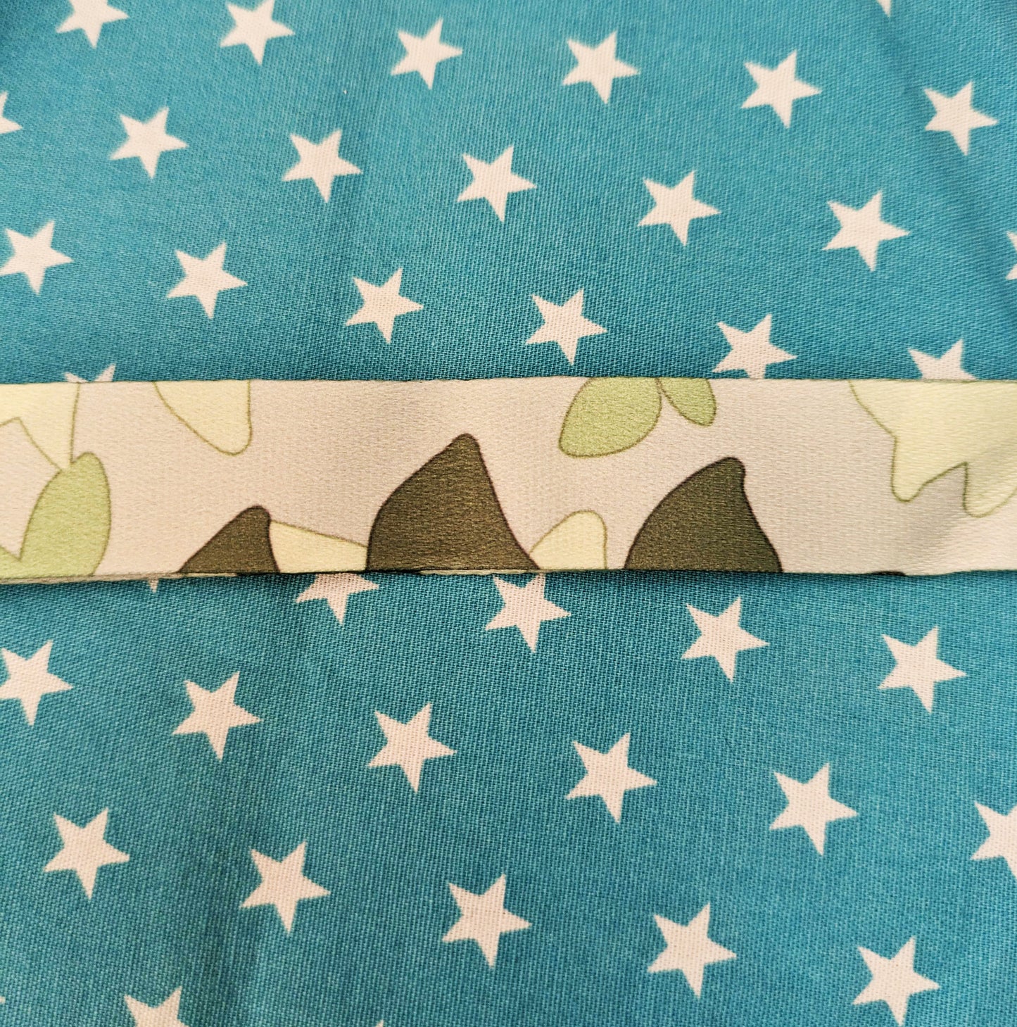 Leafy Greens & Jurassic Scenes - Dinosaur Silhouette Lanyard